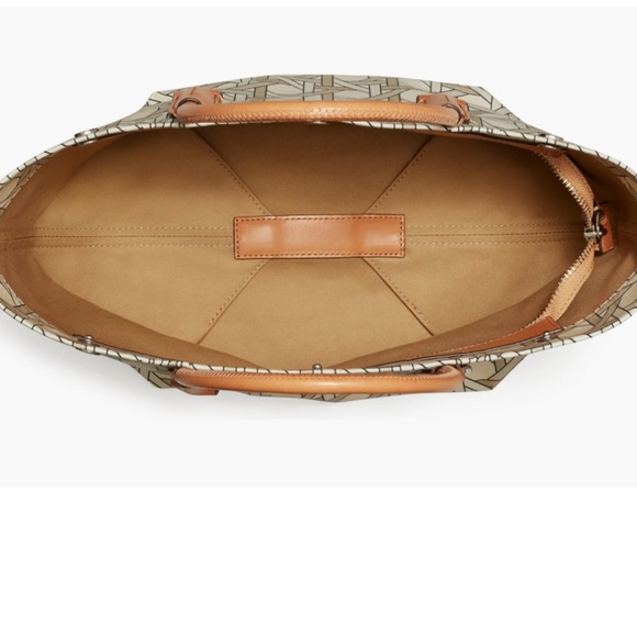 ⚜️Tory Burch⚜️Small Canvas Basketweave Tote - Picture 2 of 5